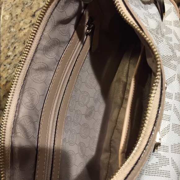 Michael Kors Jet set vanilla handbag - Picture 4 of 5